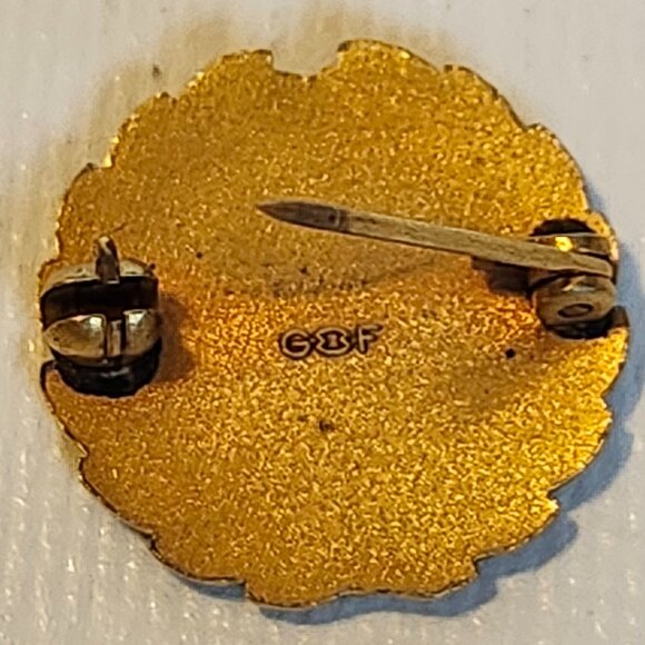 LINCOLN MUSICAL FESTIVAL Pin Gold Tone 1" - Picture 2 of 3